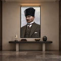 Kalpaklı Takımlı Atatürk Cam Tablo – Siyah Çerçeveli