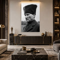 Siyah Beyaz Kalpaklı Atatürk Cam Tablo