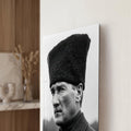 Siyah Beyaz Kalpaklı Atatürk Cam Tablo