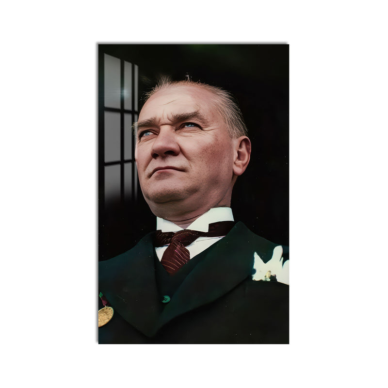 Gururlu Bakışlı Atatürk Cam Tablo