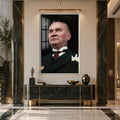 Gururlu Bakışlı Atatürk Cam Tablo – Gümüş Çerçeveli