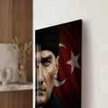 Yarım Yüz Bayraklı Atatürk Cam Tablo