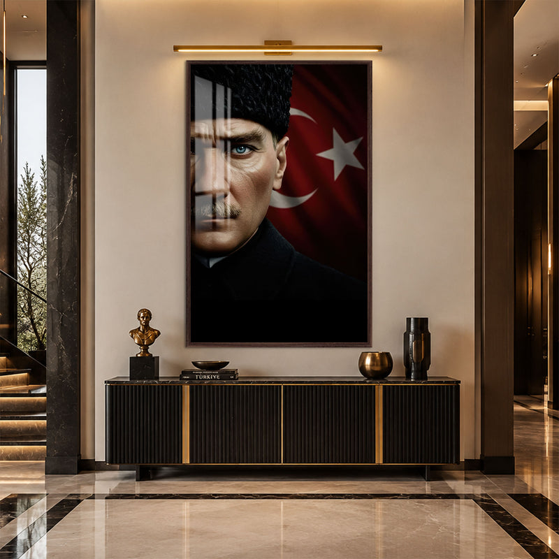 Yarım Yüz Bayraklı Atatürk Cam Tablo – Ceviz Çerçeveli
