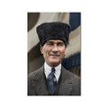 Kalpak Atatürk Portre Dikey Cam Tablo Ortam Görseli