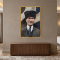 Altın Çerçeveli Kalpak Atatürk Portre Dikey Cam Tablo