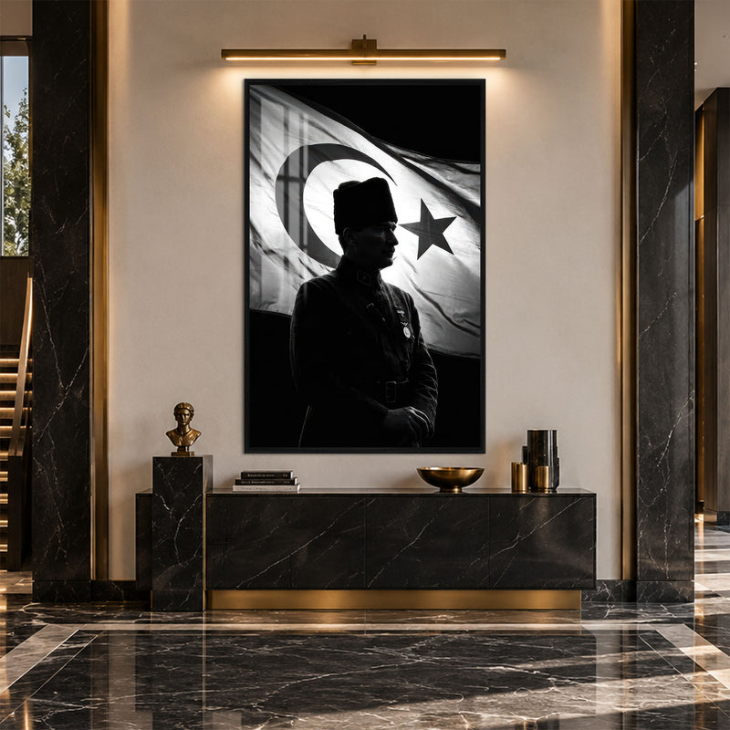 Siyah Beyaz Siluet Atatürk Cam Tablo – Siyah Çerçeveli