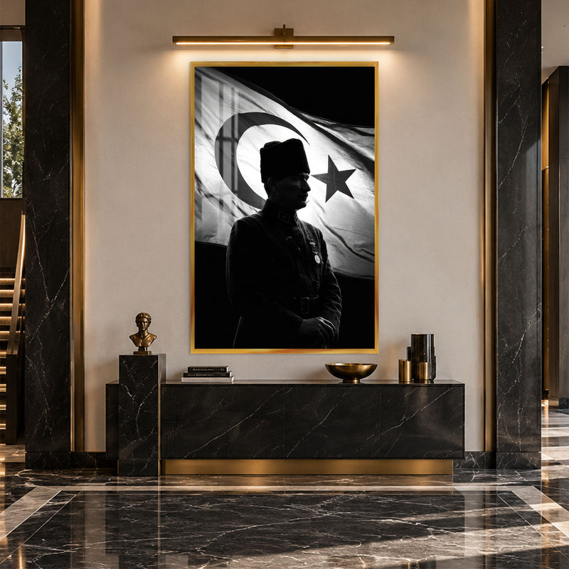 Siyah Beyaz Siluet Atatürk Cam Tablo – Altın Çerçeveli