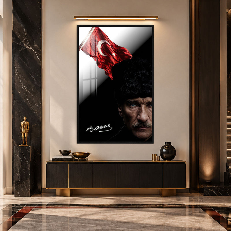 İmzalı Bayraklı Atatürk Cam Tablo – Siyah Çerçeveli