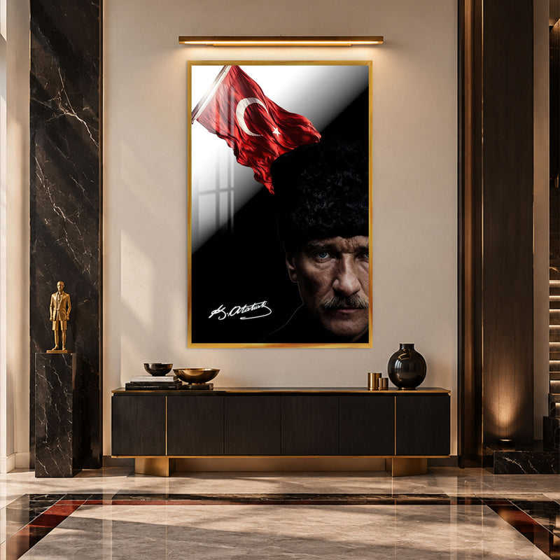 İmzalı Bayraklı Atatürk Cam Tablo – Altın Çerçeveli