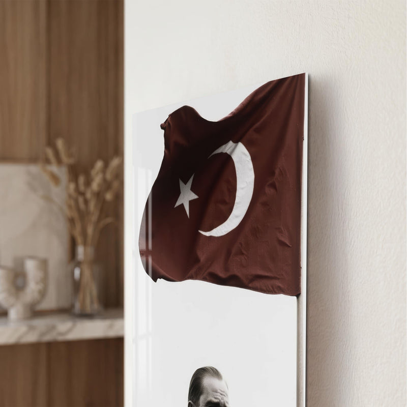 Bayrak Altında Atatürk Cam Tablo