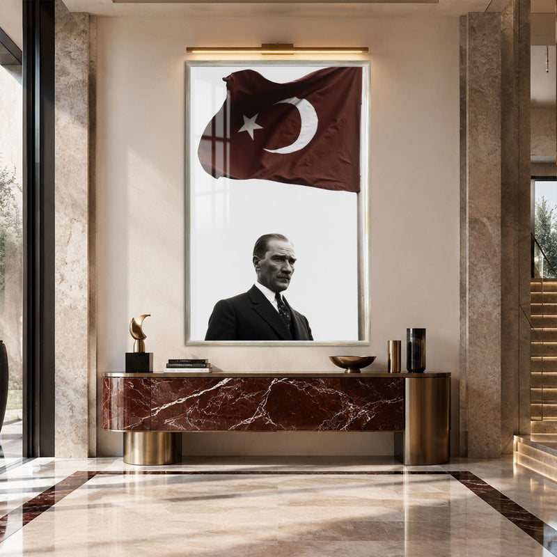 Bayrak Altında Atatürk Cam Tablo – Gümüş Çerçeveli