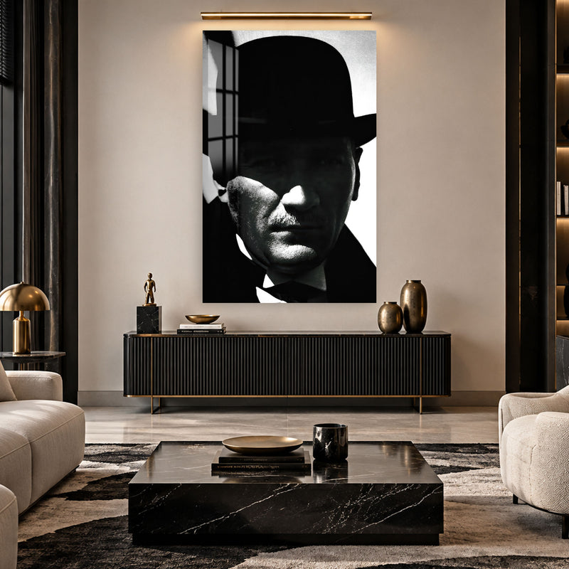 Gölgede Şapkalı Atatürk Cam Tablo
