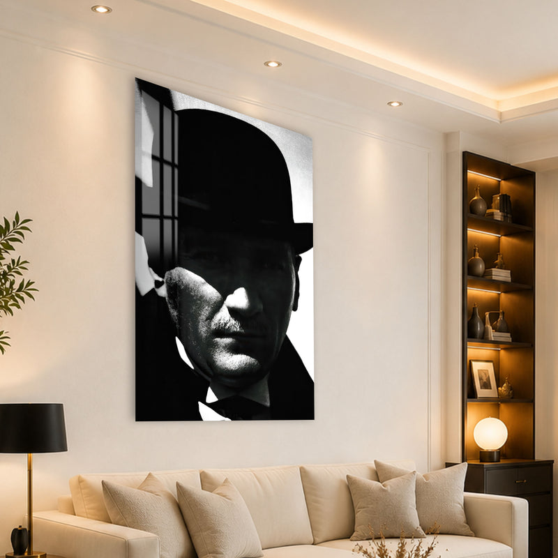 Gölgede Şapkalı Atatürk Cam Tablo