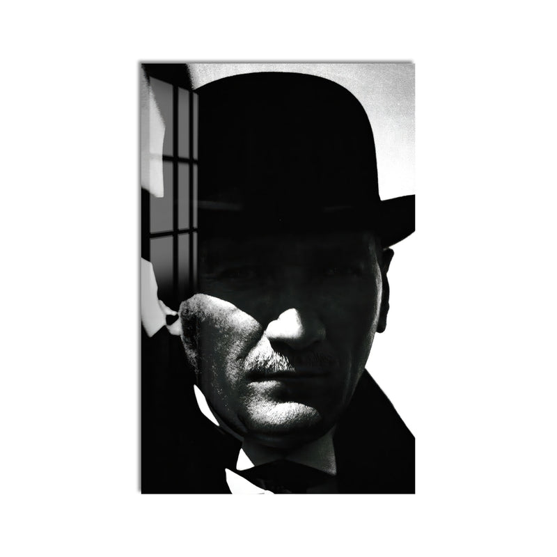 Gölgede Şapkalı Atatürk Cam Tablo