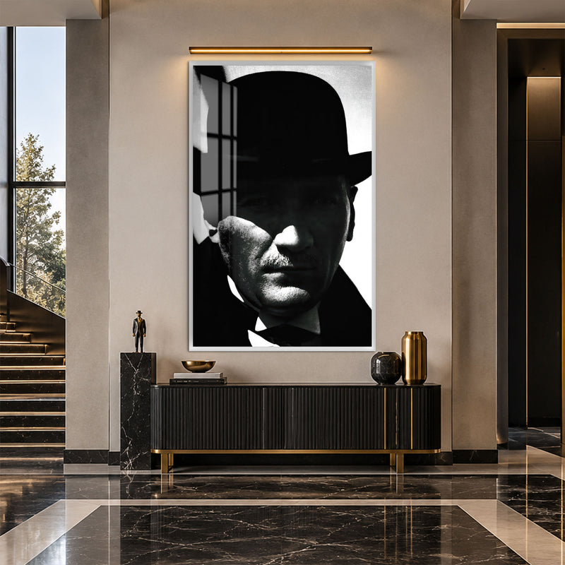 Gölgede Şapkalı Atatürk Cam Tablo – Beyaz Çerçeveli