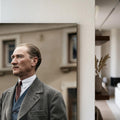 Palto Atatürk Portre Cam Tablo Ortam Görseli