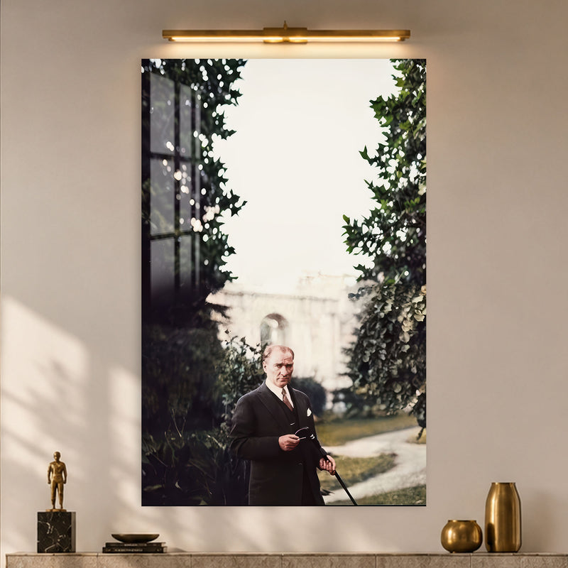 Bahçe Yolunda Atatürk Cam Tablo