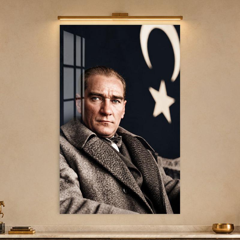 Tüvit Paltolu Atatürk Cam Tablo