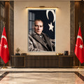 Tüvit Paltolu Atatürk Cam Tablo – Gümüş Çerçeveli