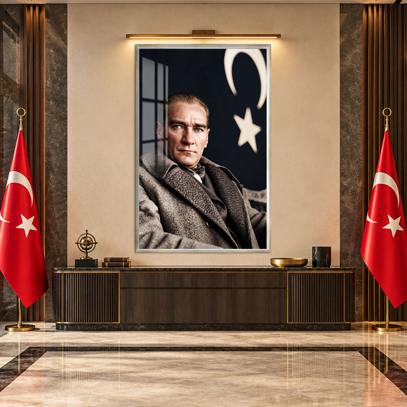 Tüvit Paltolu Atatürk Cam Tablo – Gümüş Çerçeveli