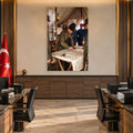 Harita Başında Atatürk Cam Tablo