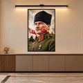 Cephede Atatürk Cam Tablo – Siyah Çerçeveli