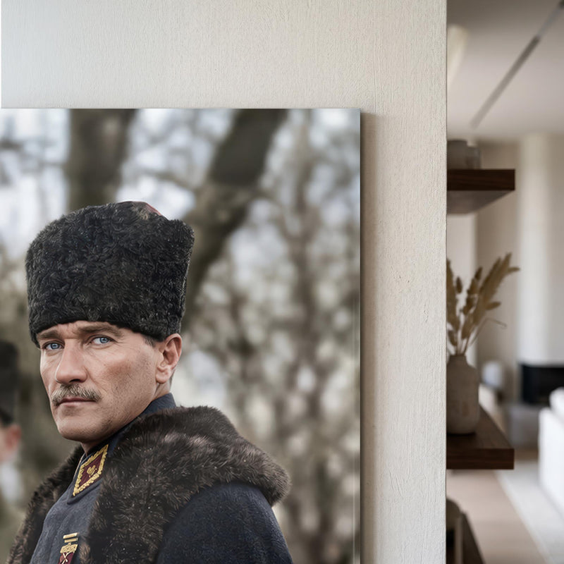 Kürklü Manto Atatürk Askeri Cam Tablo Ortam Görseli