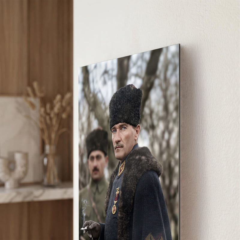 Kürklü Manto Atatürk Askeri Cam Tablo Ortam Görseli