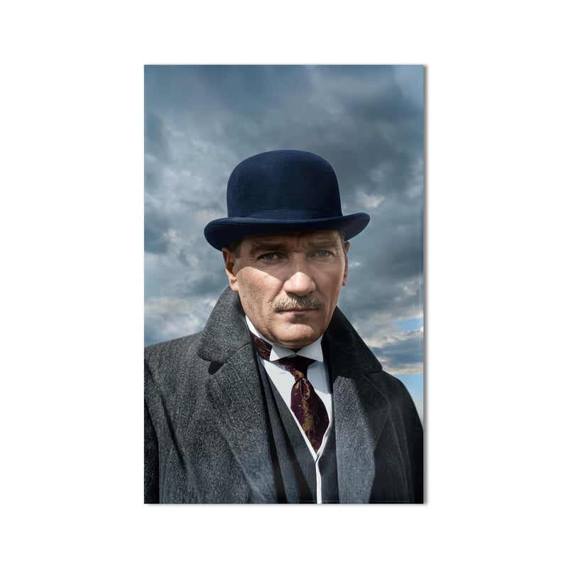 Melon Şapka Atatürk Portre Cam Tablo Ortam Görseli