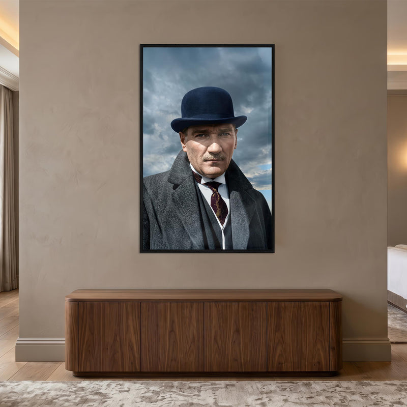 Siyah Çerçeveli Melon Şapka Atatürk Portre Cam Tablo