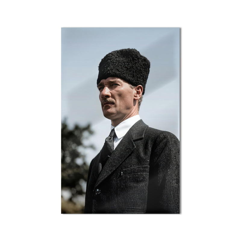 Kalpak Atatürk Profil Cam Tablo Ortam Görseli