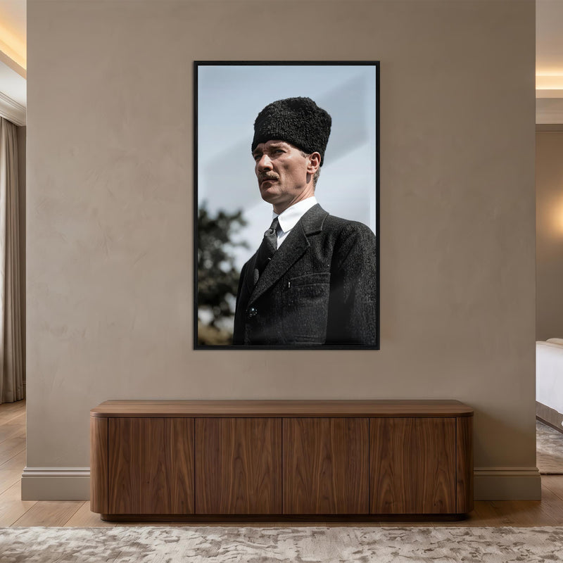 Siyah Çerçeveli Kalpak Atatürk Profil Cam Tablo