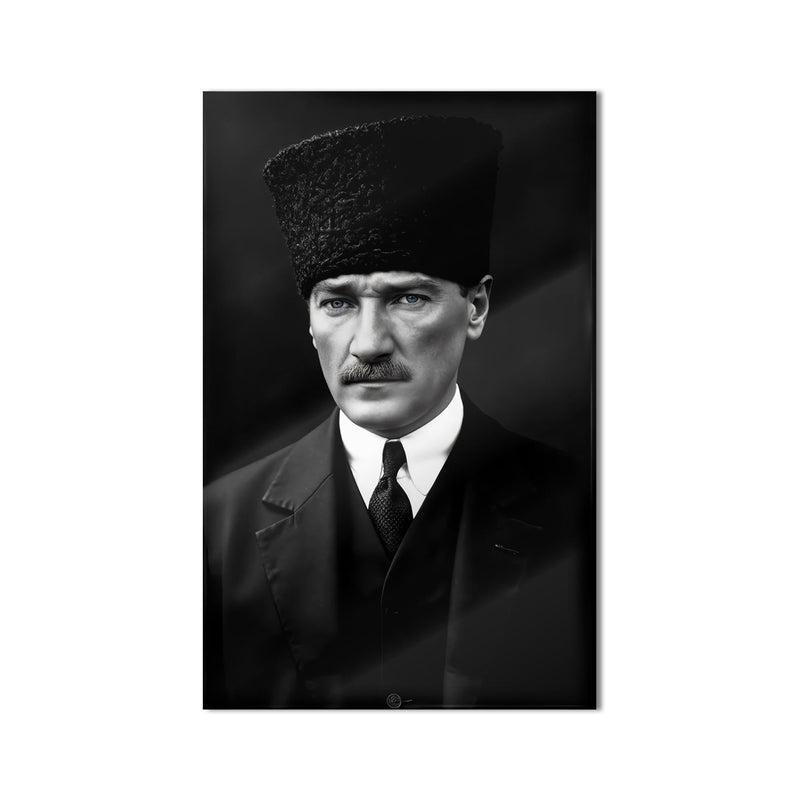 Siyah Beyaz Atatürk Kalpak Cam Tablo Ortam Görseli