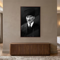 Ceviz Çerçeveli Siyah Beyaz Atatürk Kalpak Cam Tablo