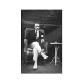 Sandalyede Atatürk Siyah Beyaz Cam Tablo Ortam Görseli