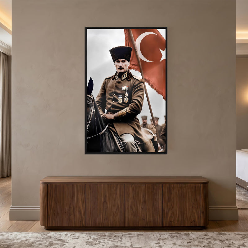 Siyah Çerçeveli At Üstünde Atatürk Türk Bayrağı Cam Tablo
