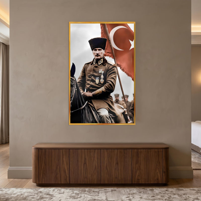 Altın Çerçeveli At Üstünde Atatürk Türk Bayrağı Cam Tablo