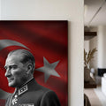Türk Bayrağı Önünde Atatürk Cam Tablo Ortam Görseli