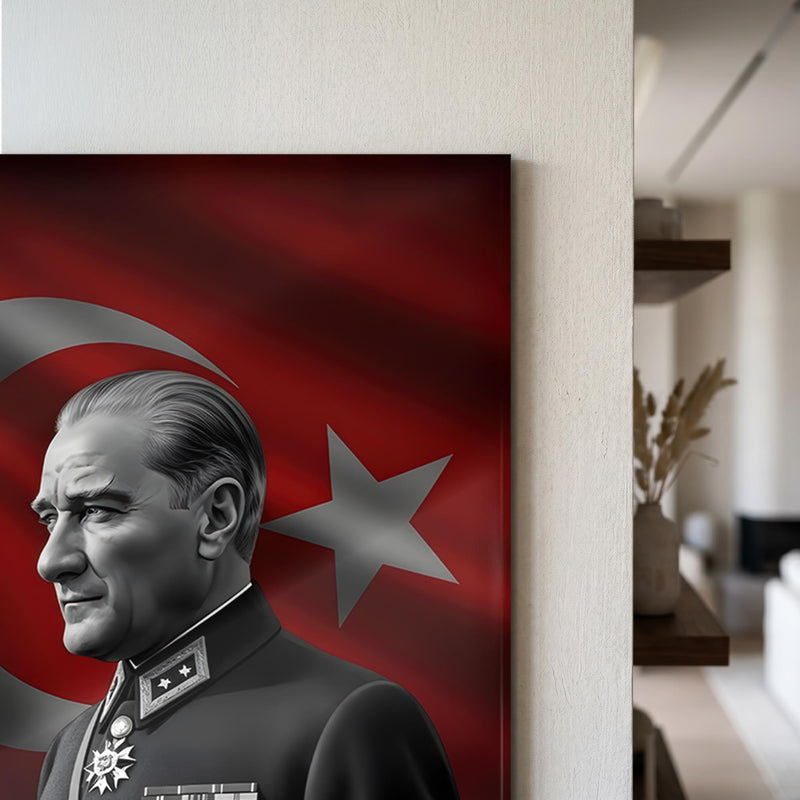 Türk Bayrağı Önünde Atatürk Cam Tablo Ortam Görseli