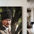 Taş Duvarda Atatürk Portre Cam Tablo Ortam Görseli
