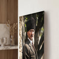 Taş Duvarda Atatürk Portre Cam Tablo Ortam Görseli