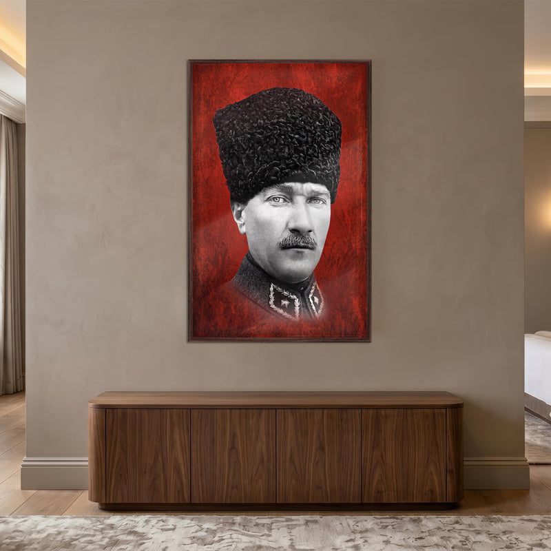 Ceviz Çerçeveli Kırmızı Zemin Atatürk Kalpak Cam Tablo