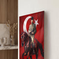 At Üstünde Atatürk Bayrak Cam Tablo Ortam Görseli