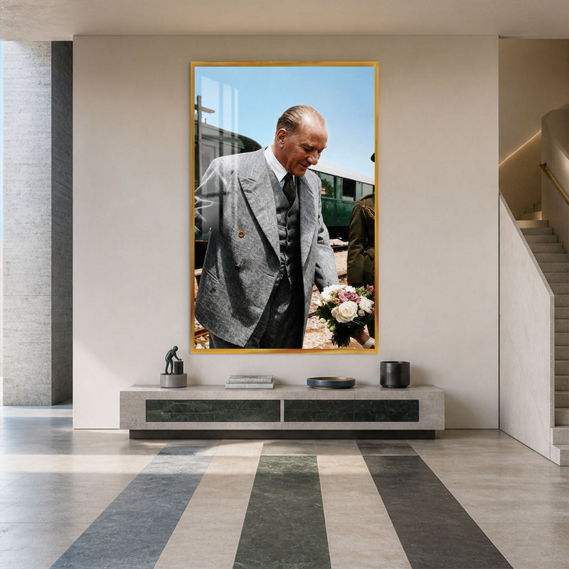 Çiçekli Atatürk Cam Tablo – Altın Çerçeveli