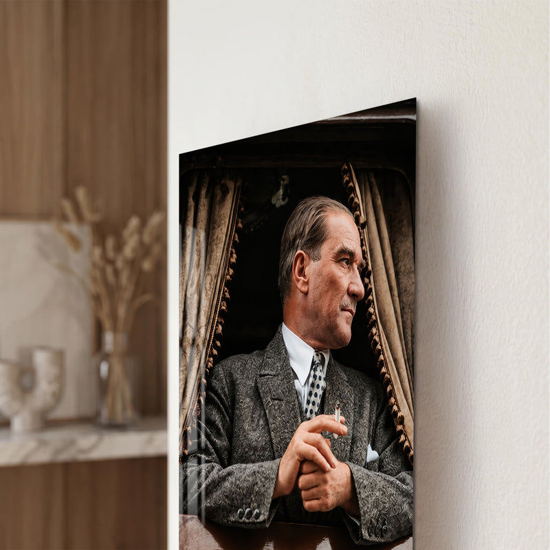 Tren Penceresinde Atatürk Cam Tablo