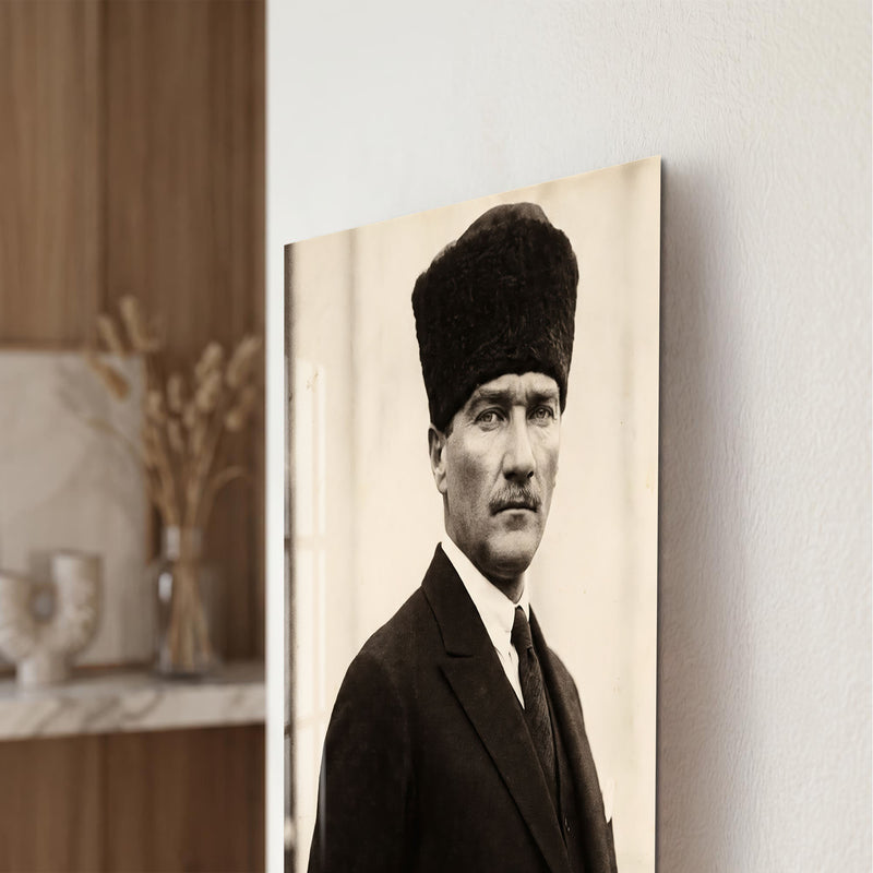 Kalpaklı Sepya Atatürk Cam Tablo