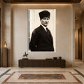 Kalpaklı Sepya Atatürk Cam Tablo – Beyaz Çerçeveli