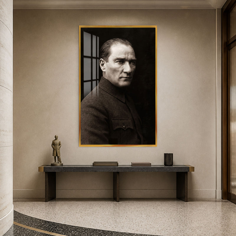 Yandan Bakan Atatürk Cam Tablo – Altın Çerçeveli