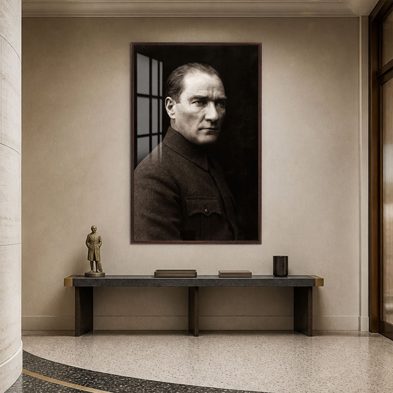 Yandan Bakan Atatürk Cam Tablo – Ceviz Çerçeveli