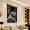 Palto ve Kalpakla Atatürk Cam Tablo